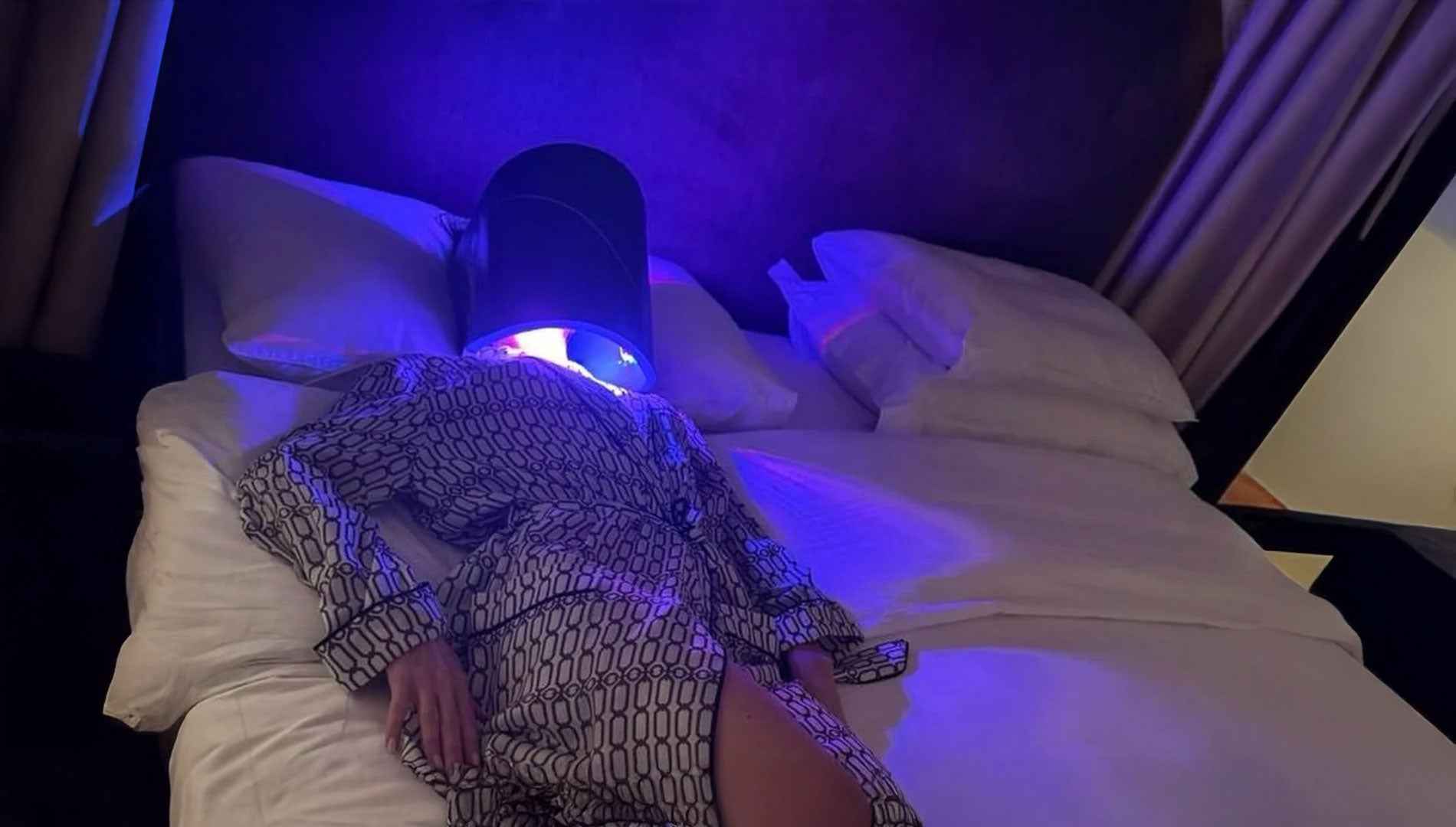 files/Victoria-Beckham-Uses-Celluma-LED-Mask-To-Get-Perfect-Skin.jpg